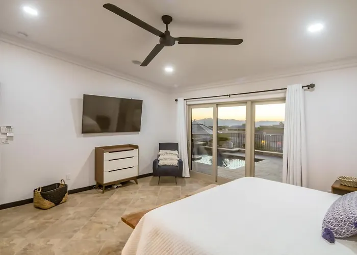 Views! Luxury W/ Pool, & Fire Pit! Holiday home *