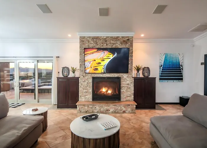 Views! Luxury W/ Pool, & Fire Pit! Lake Havasu City