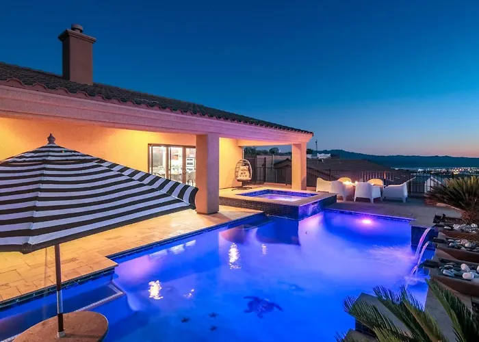 Views! Luxury W/ Pool, & Fire Pit! Holiday home *
