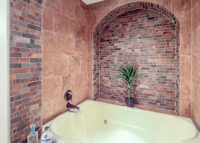 Holiday home Views! Luxury W/ Pool, & Fire Pit! Lake Havasu City