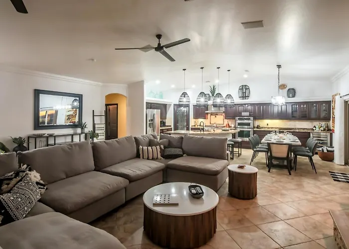 Holiday home Views! Luxury W/ Pool, & Fire Pit!