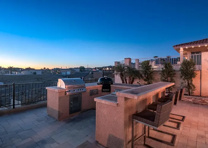 Views! Luxury W/ Pool, & Fire Pit! *
