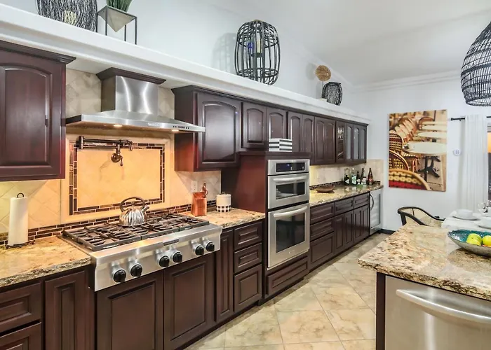 Holiday home Views! Luxury W/ Pool, & Fire Pit! *