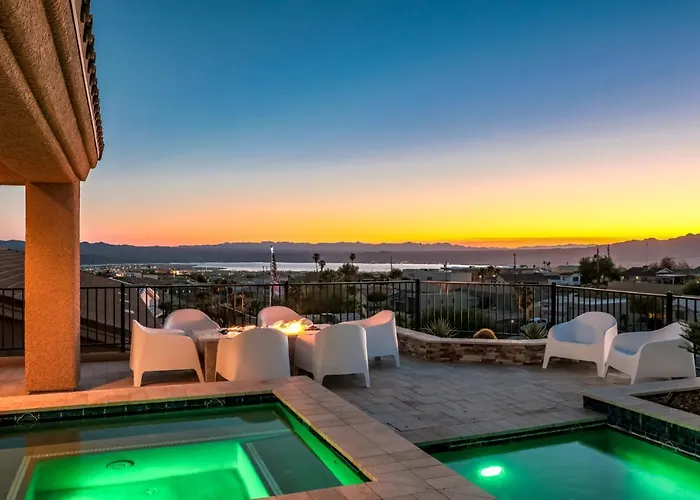 Holiday home Views! Luxury W/ Pool, & Fire Pit!