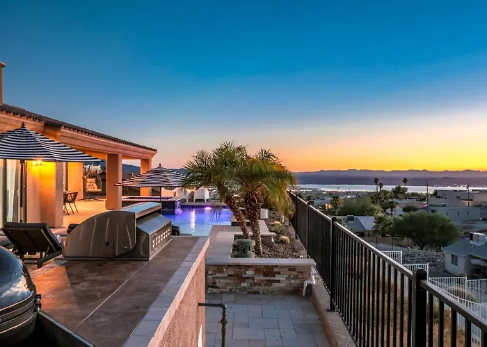 Holiday home Views! Luxury W/ Pool, & Fire Pit! Lake Havasu City