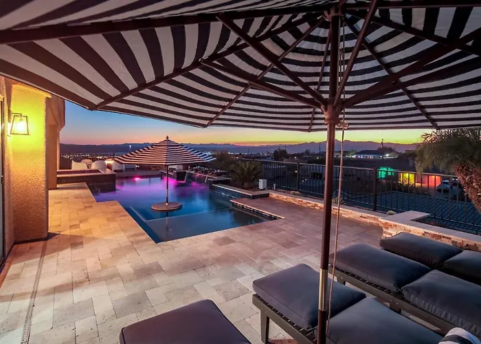Holiday home Views! Luxury W/ Pool, & Fire Pit! *