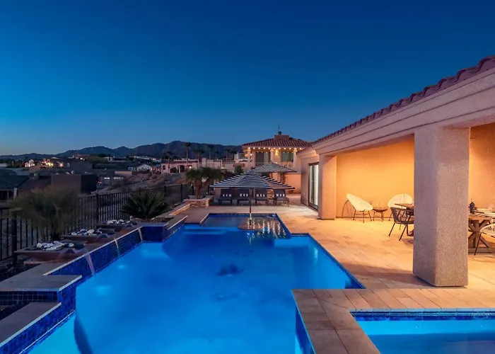 Holiday home Views! Luxury W/ Pool, & Fire Pit!