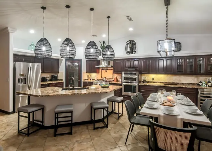 Views! Luxury W/ Pool, & Fire Pit! *