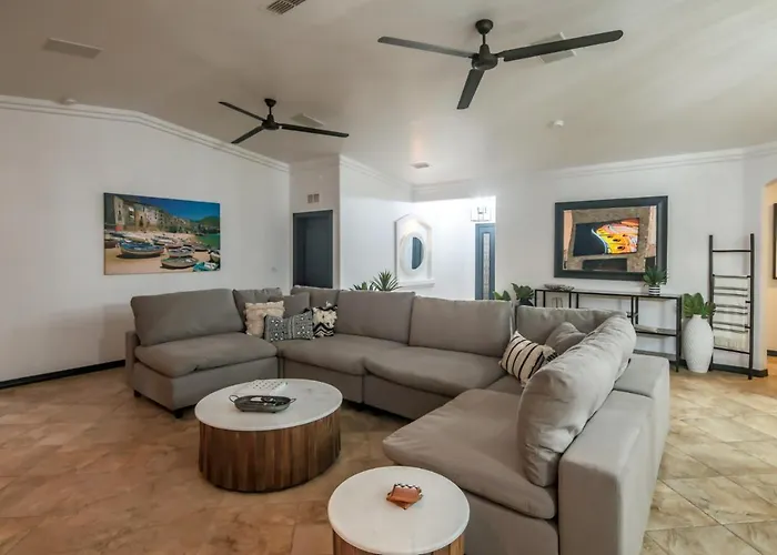 Views! Luxury W/ Pool, & Fire Pit! Holiday home Lake Havasu City